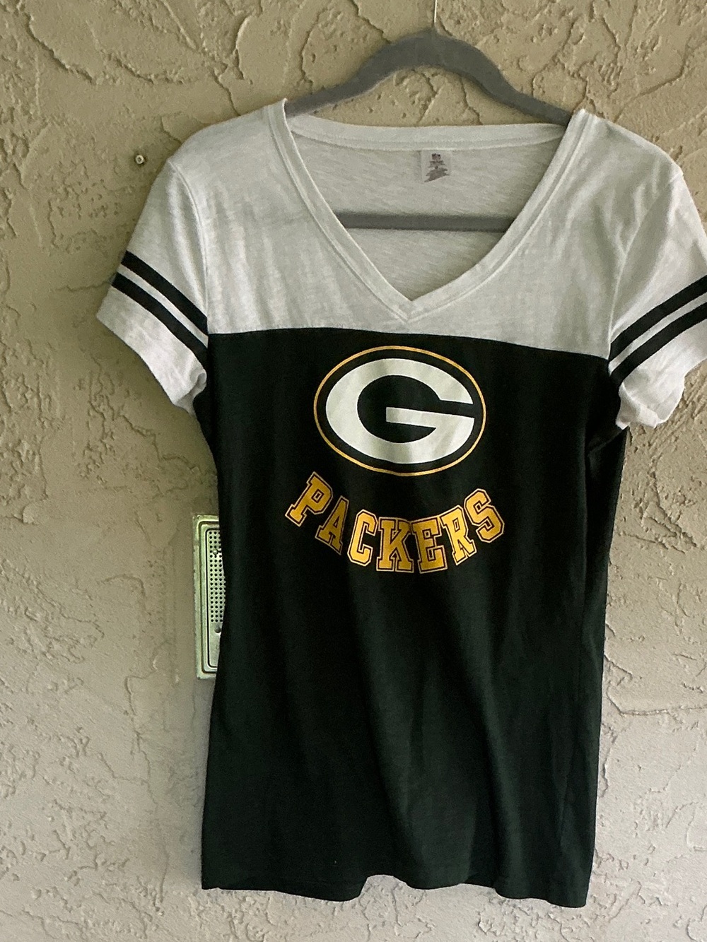 Green Bay Packers Women’s zBlend-Neck Short Sleeve T-Shirt Size M